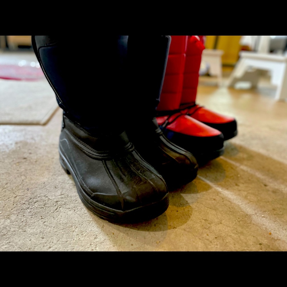 1 size 7 red boots land ends. 1 pair black size 4